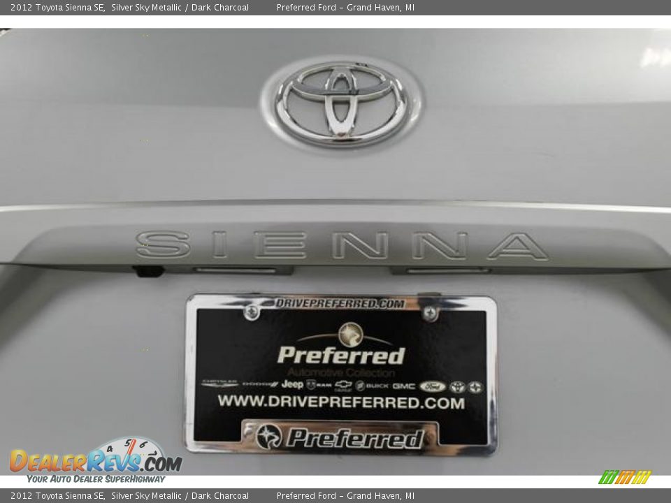 2012 Toyota Sienna SE Silver Sky Metallic / Dark Charcoal Photo #10