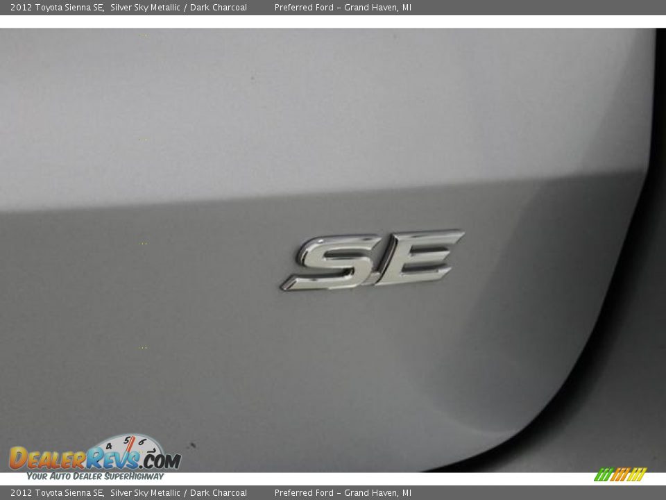 2012 Toyota Sienna SE Silver Sky Metallic / Dark Charcoal Photo #11