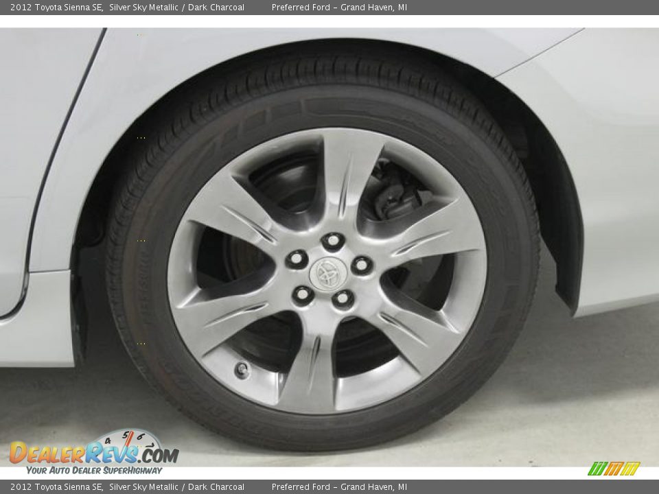 2012 Toyota Sienna SE Silver Sky Metallic / Dark Charcoal Photo #17