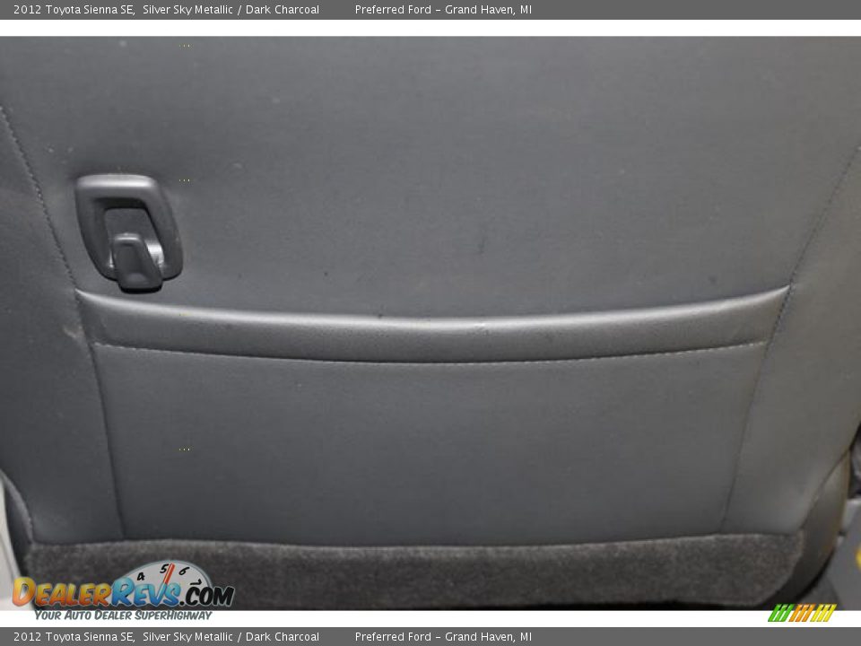 2012 Toyota Sienna SE Silver Sky Metallic / Dark Charcoal Photo #27