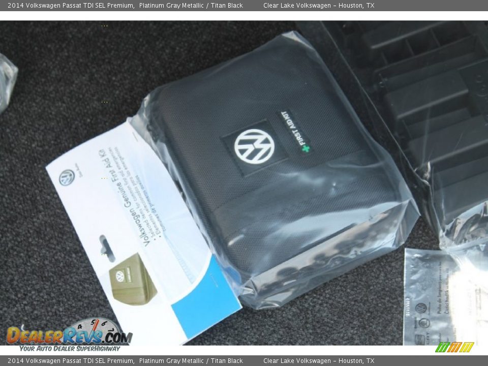 2014 Volkswagen Passat TDI SEL Premium Platinum Gray Metallic / Titan Black Photo #29