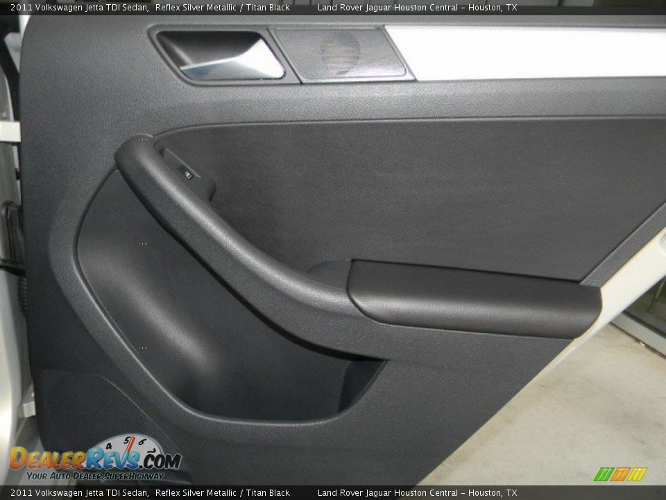 2011 Volkswagen Jetta TDI Sedan Reflex Silver Metallic / Titan Black Photo #22
