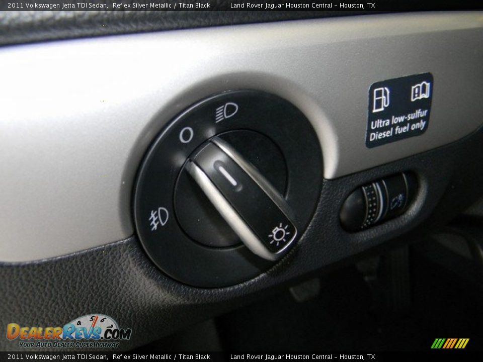 2011 Volkswagen Jetta TDI Sedan Reflex Silver Metallic / Titan Black Photo #27