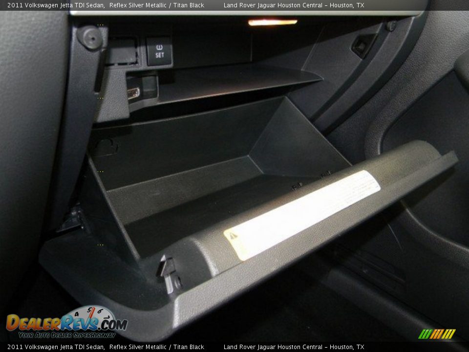 2011 Volkswagen Jetta TDI Sedan Reflex Silver Metallic / Titan Black Photo #32