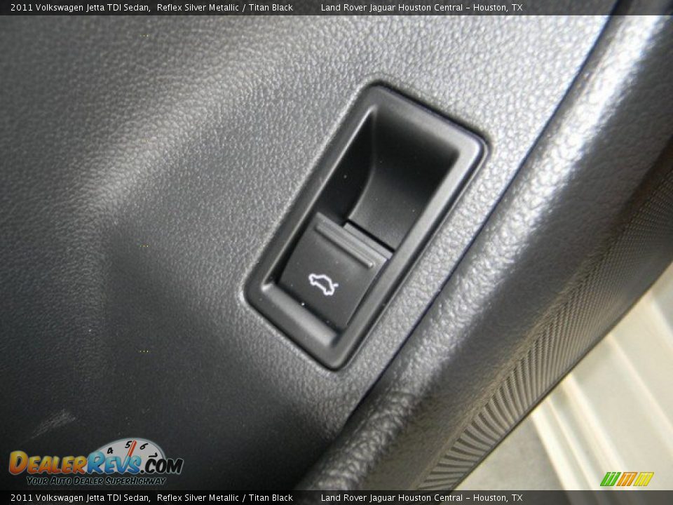 2011 Volkswagen Jetta TDI Sedan Reflex Silver Metallic / Titan Black Photo #35