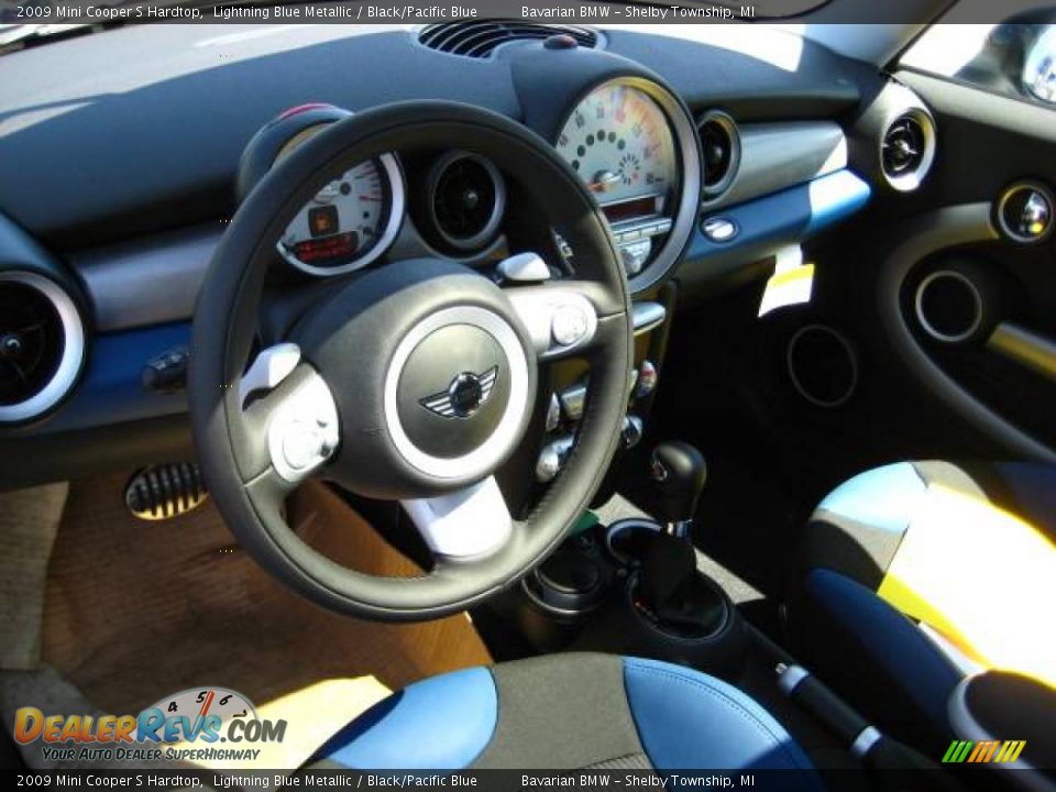 2009 Mini Cooper S Hardtop Lightning Blue Metallic / Black/Pacific Blue Photo #9