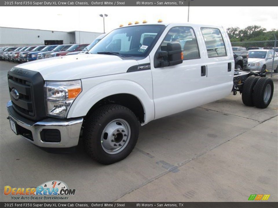 Front 3/4 View of 2015 Ford F350 Super Duty XL Crew Cab Chassis Photo #2