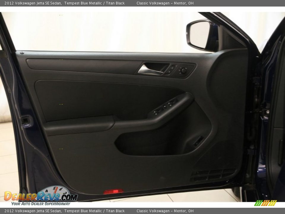 Door Panel of 2012 Volkswagen Jetta SE Sedan Photo #4