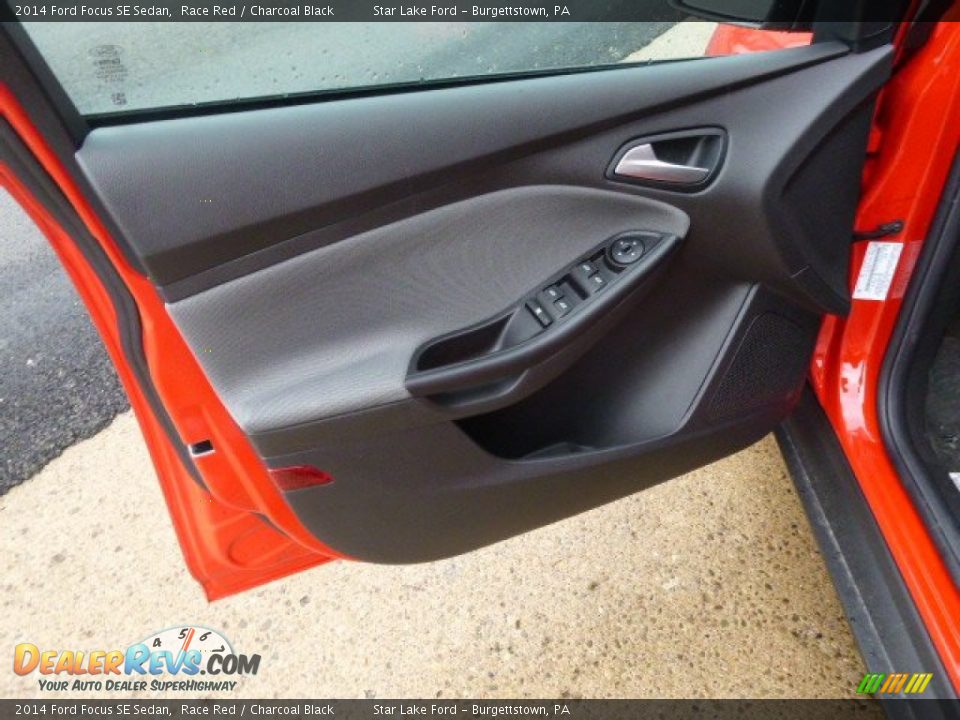 2014 Ford Focus SE Sedan Race Red / Charcoal Black Photo #11