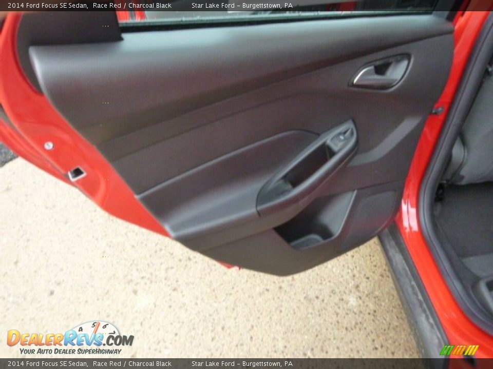 2014 Ford Focus SE Sedan Race Red / Charcoal Black Photo #13