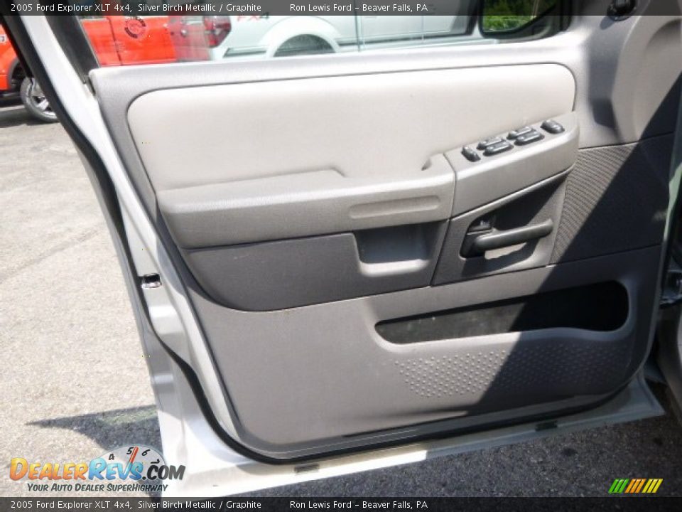 Door Panel of 2005 Ford Explorer XLT 4x4 Photo #11