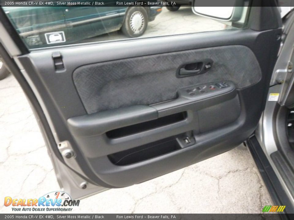Door Panel of 2005 Honda CR-V EX 4WD Photo #11