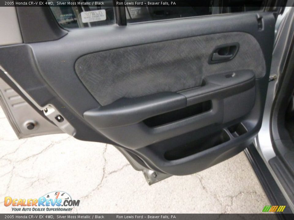 Door Panel of 2005 Honda CR-V EX 4WD Photo #13