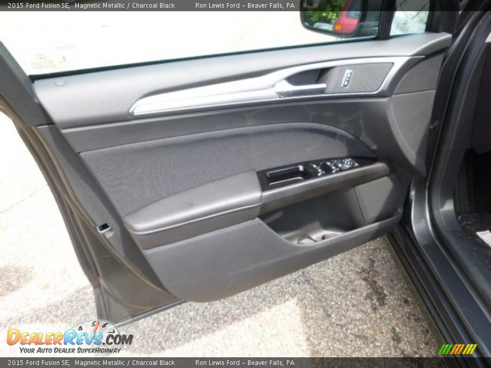 Door Panel of 2015 Ford Fusion SE Photo #11