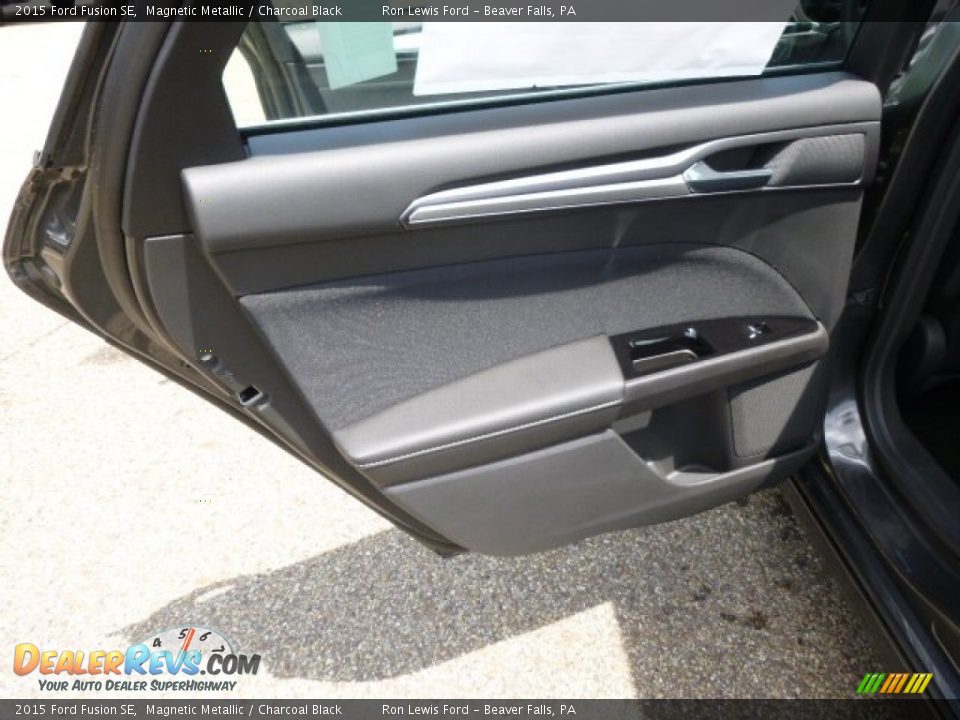 Door Panel of 2015 Ford Fusion SE Photo #13