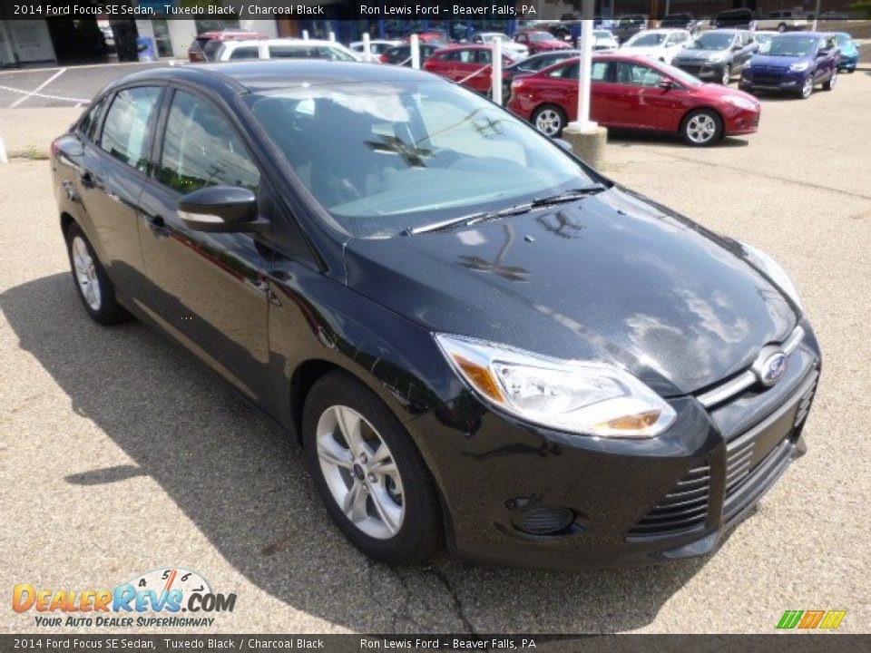 2014 Ford Focus SE Sedan Tuxedo Black / Charcoal Black Photo #2