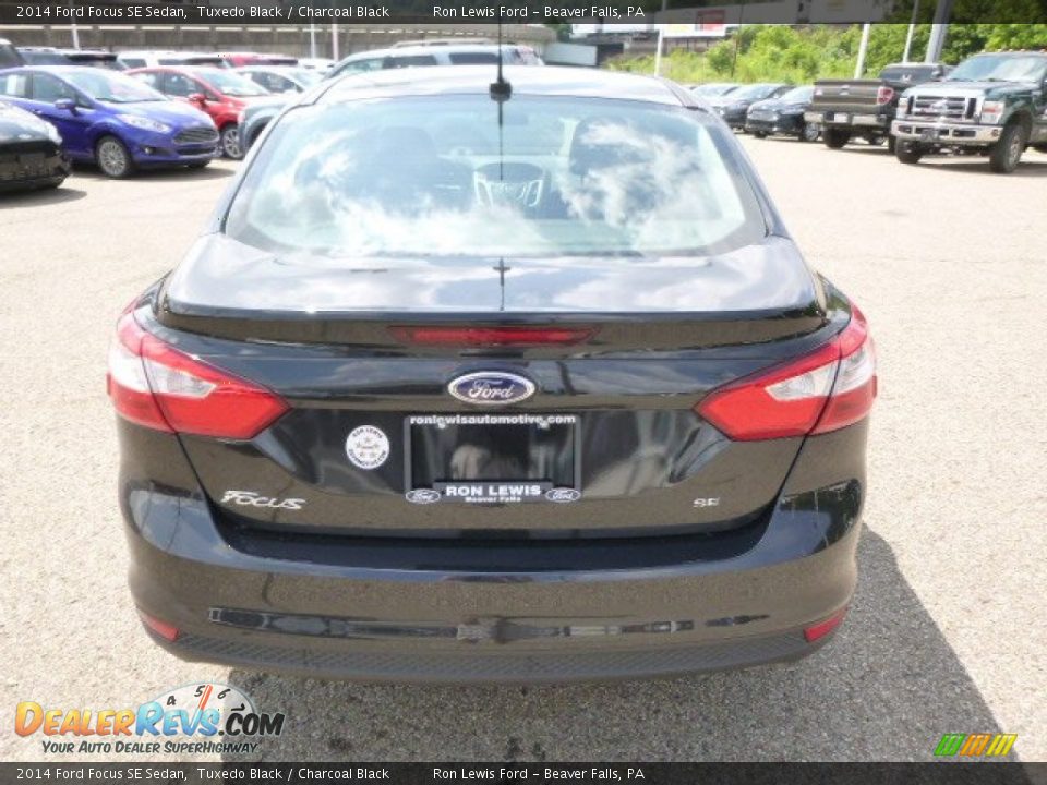 2014 Ford Focus SE Sedan Tuxedo Black / Charcoal Black Photo #7