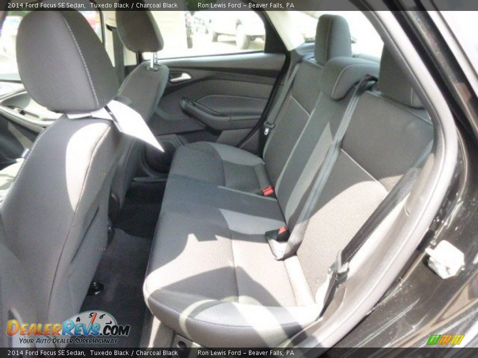 2014 Ford Focus SE Sedan Tuxedo Black / Charcoal Black Photo #12