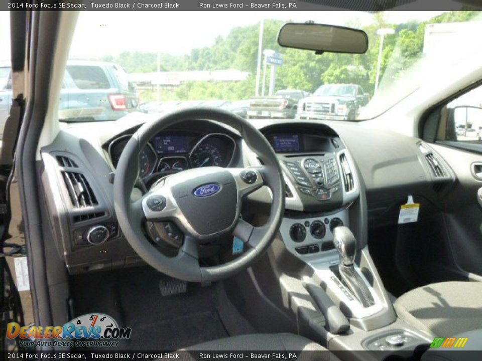 2014 Ford Focus SE Sedan Tuxedo Black / Charcoal Black Photo #14