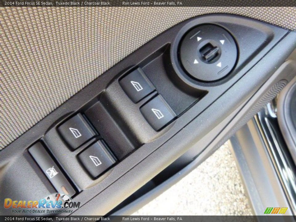 2014 Ford Focus SE Sedan Tuxedo Black / Charcoal Black Photo #15