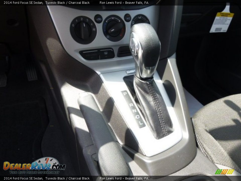 2014 Ford Focus SE Sedan Tuxedo Black / Charcoal Black Photo #17