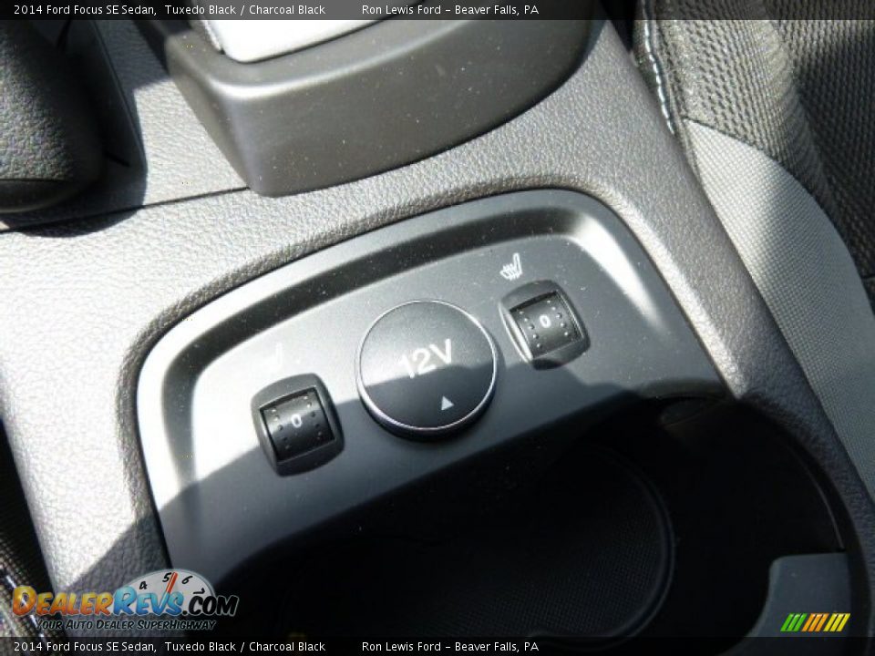 2014 Ford Focus SE Sedan Tuxedo Black / Charcoal Black Photo #18