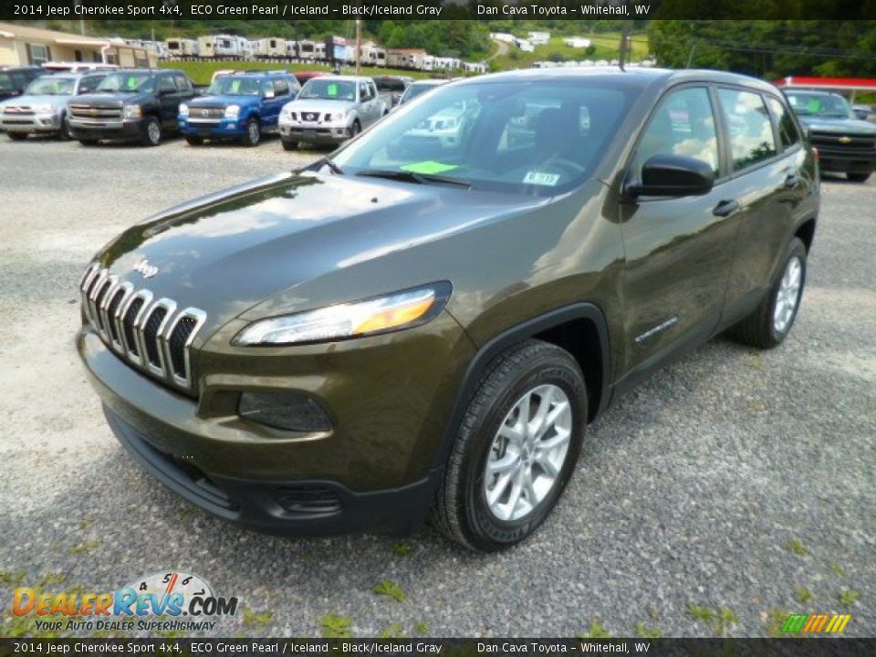 Front 3/4 View of 2014 Jeep Cherokee Sport 4x4 Photo #3