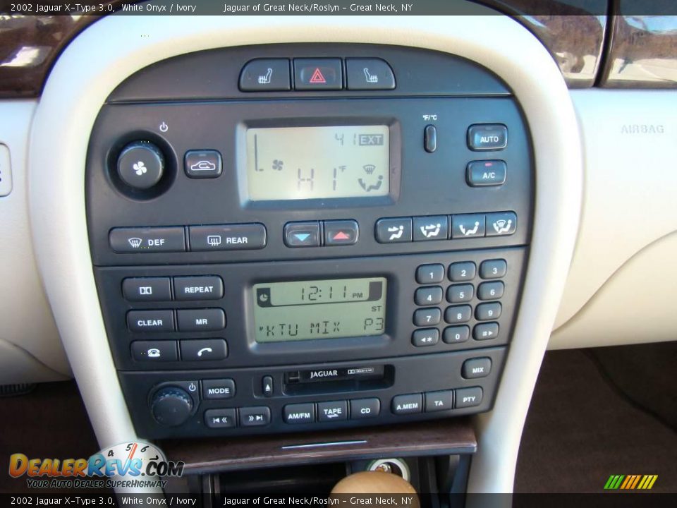 2002 Jaguar X-Type 3.0 White Onyx / Ivory Photo #16