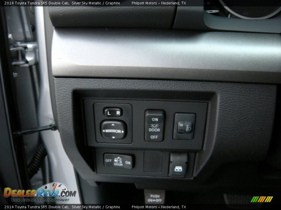 2014 Toyota Tundra SR5 Double Cab Silver Sky Metallic / Graphite Photo #32