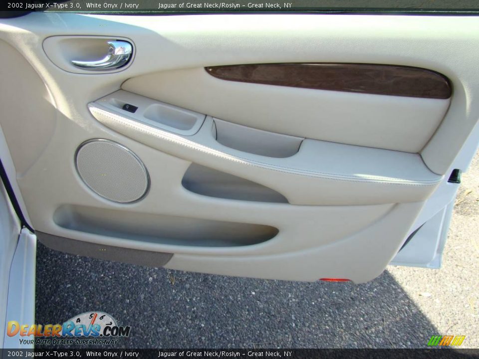 2002 Jaguar X-Type 3.0 White Onyx / Ivory Photo #20