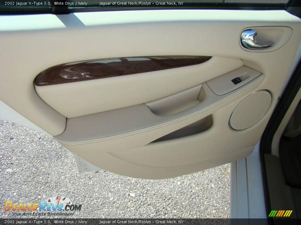 2002 Jaguar X-Type 3.0 White Onyx / Ivory Photo #21
