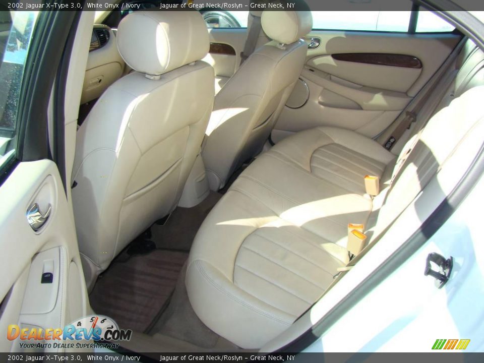 2002 Jaguar X-Type 3.0 White Onyx / Ivory Photo #22
