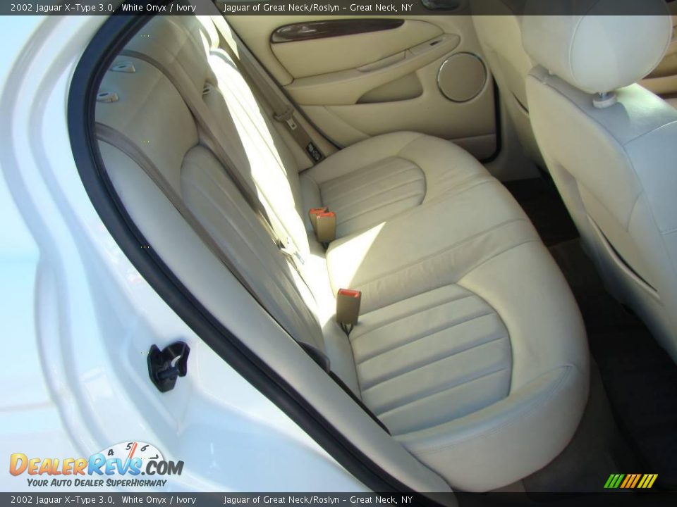 2002 Jaguar X-Type 3.0 White Onyx / Ivory Photo #23