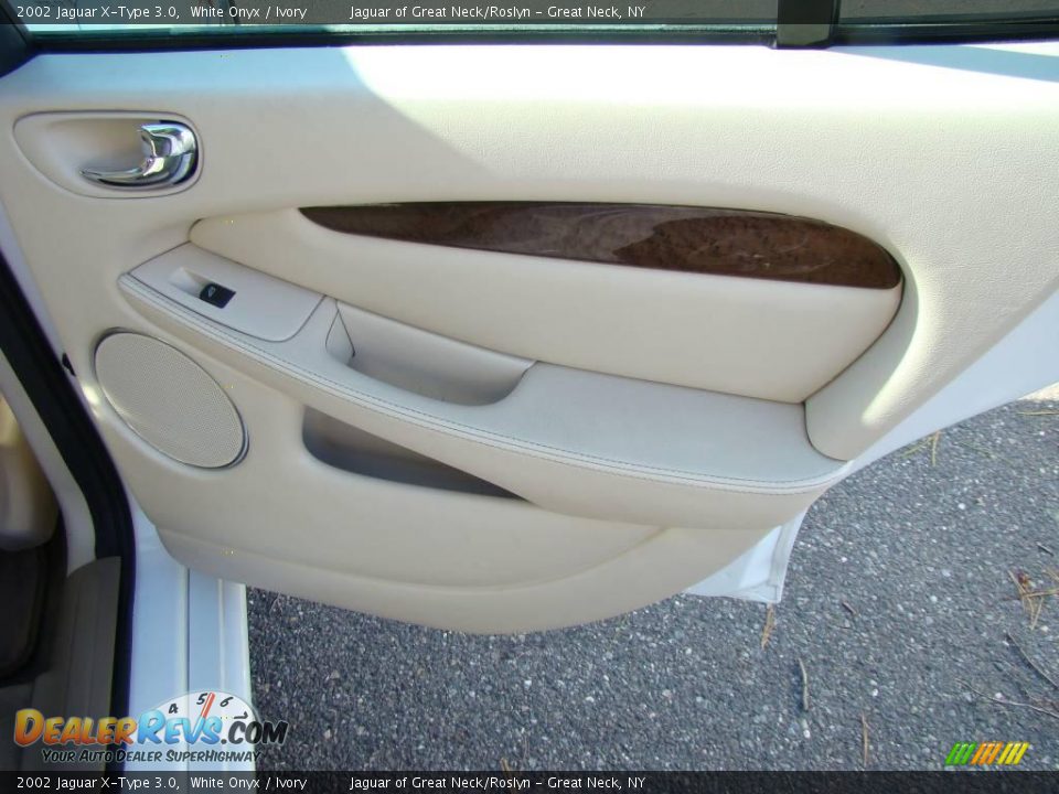 2002 Jaguar X-Type 3.0 White Onyx / Ivory Photo #24