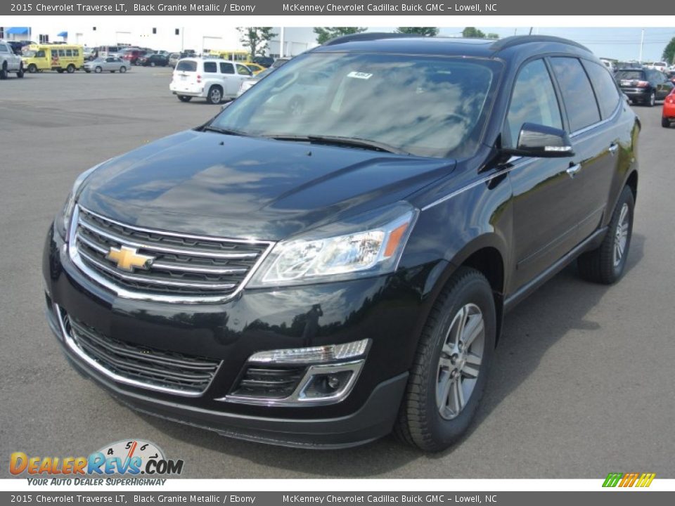 Front 3/4 View of 2015 Chevrolet Traverse LT Photo #2