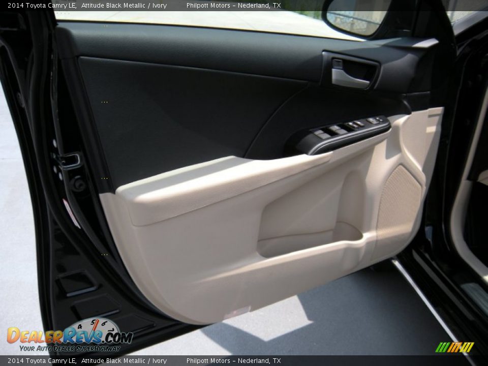 2014 Toyota Camry LE Attitude Black Metallic / Ivory Photo #18