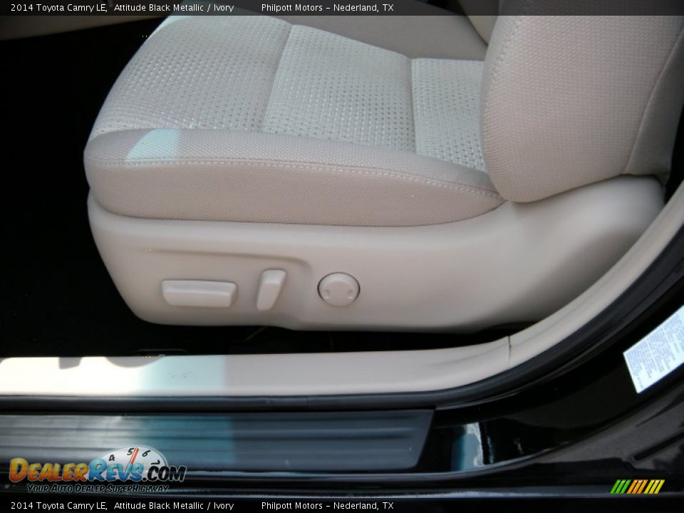 2014 Toyota Camry LE Attitude Black Metallic / Ivory Photo #21