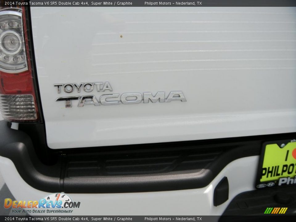 2014 Toyota Tacoma V6 SR5 Double Cab 4x4 Super White / Graphite Photo #15