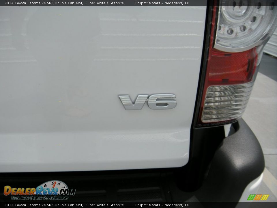 2014 Toyota Tacoma V6 SR5 Double Cab 4x4 Super White / Graphite Photo #16
