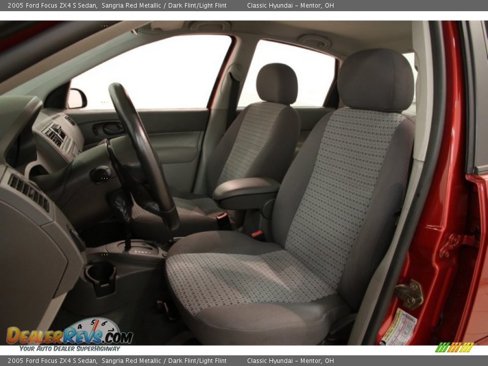 Front Seat of 2005 Ford Focus ZX4 S Sedan Photo #5