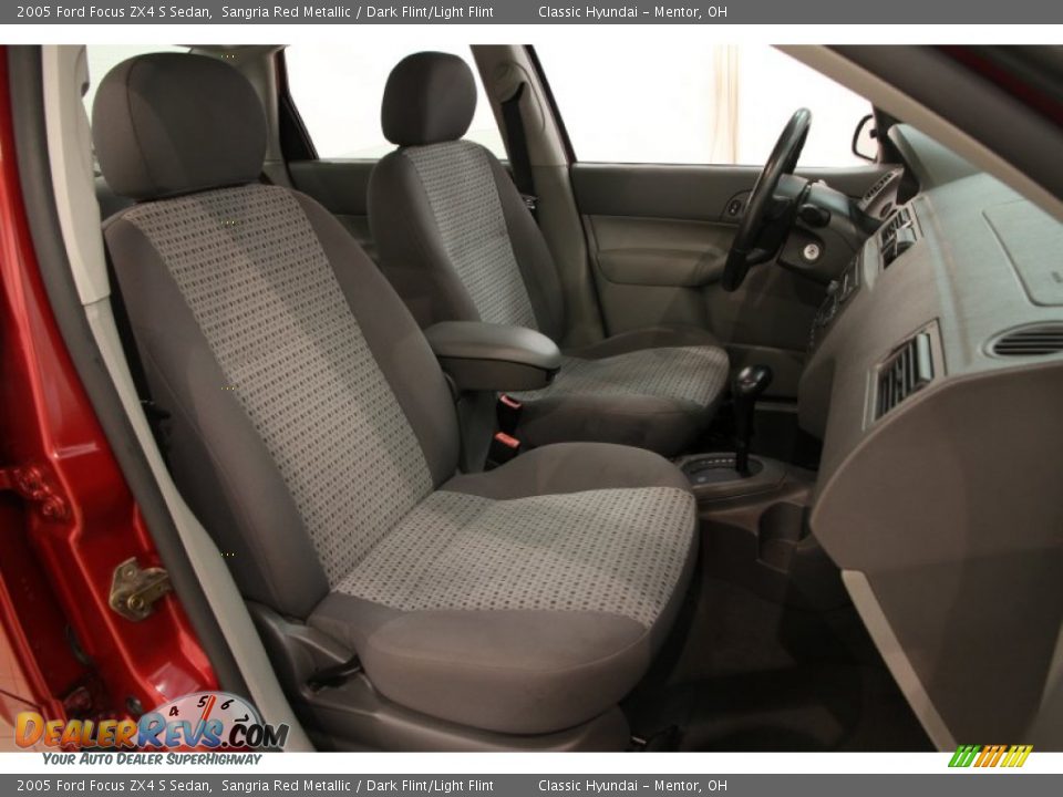 Front Seat of 2005 Ford Focus ZX4 S Sedan Photo #9