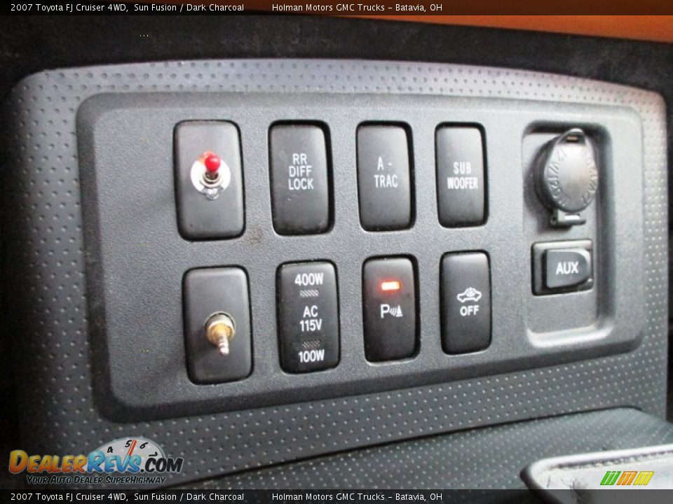 Controls of 2007 Toyota FJ Cruiser 4WD Photo #10