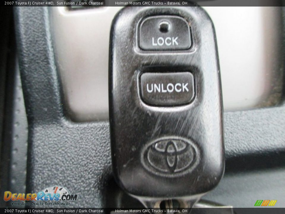 Controls of 2007 Toyota FJ Cruiser 4WD Photo #12
