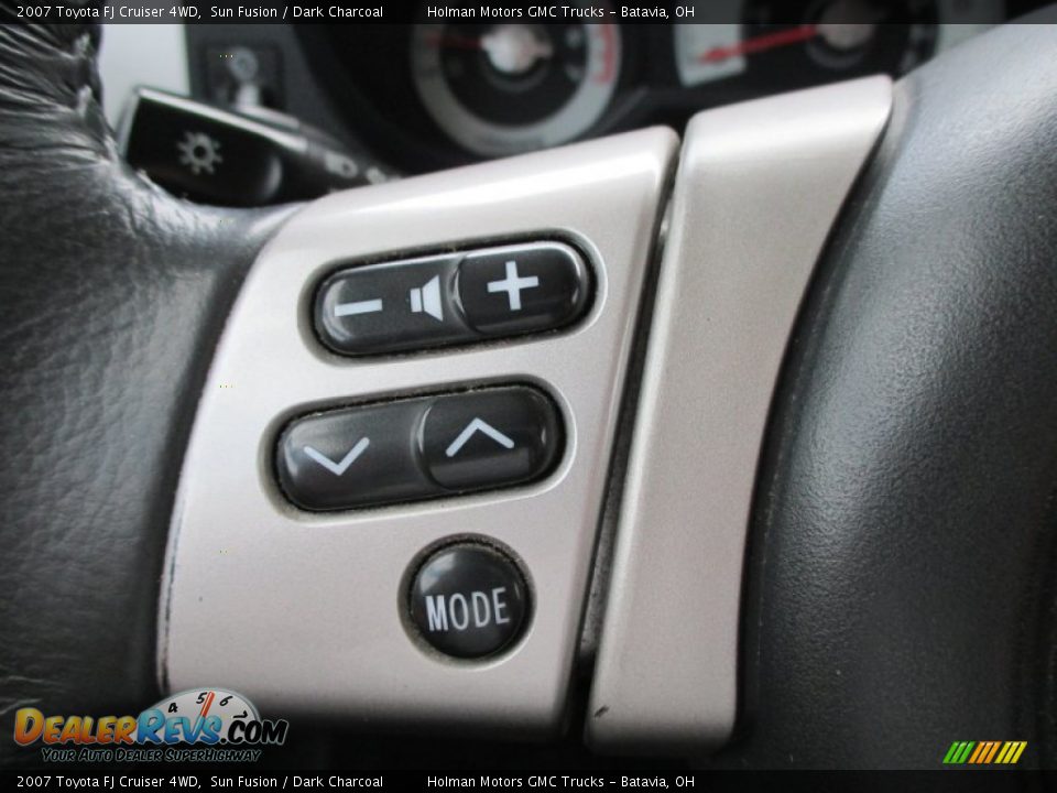 Controls of 2007 Toyota FJ Cruiser 4WD Photo #14