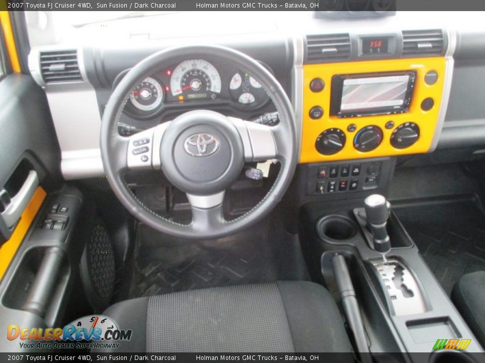 Dashboard of 2007 Toyota FJ Cruiser 4WD Photo #19