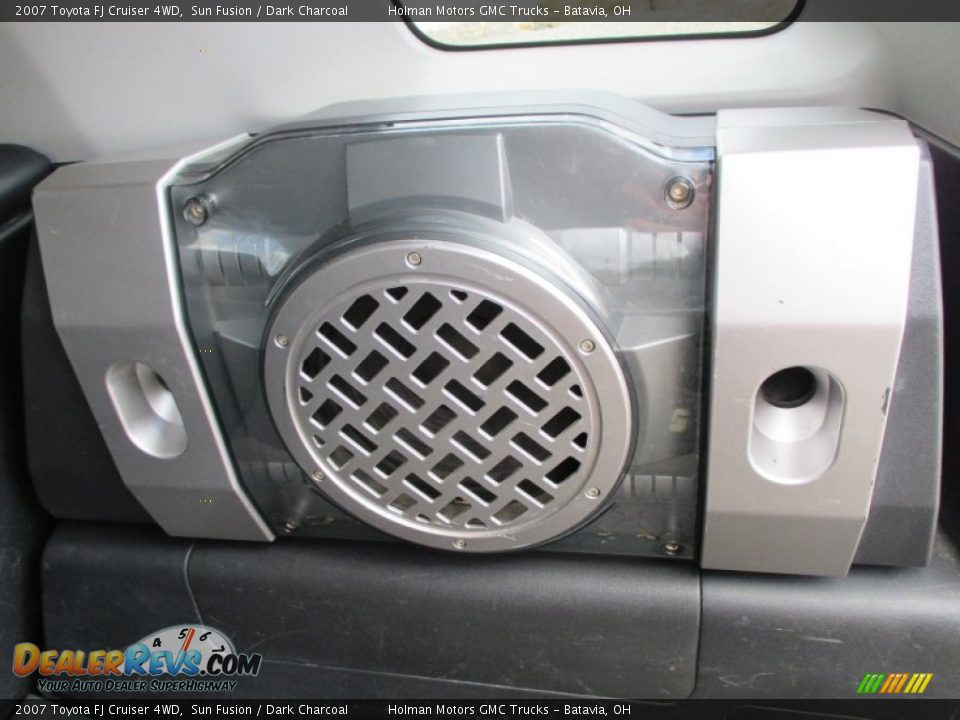 Audio System of 2007 Toyota FJ Cruiser 4WD Photo #25