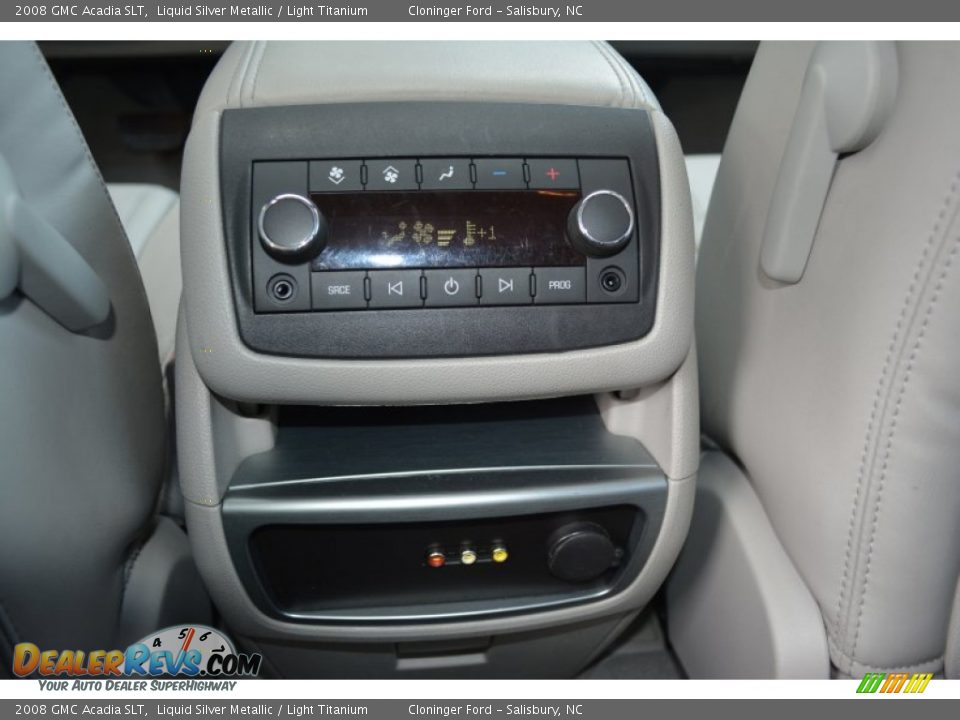 Controls of 2008 GMC Acadia SLT Photo #22