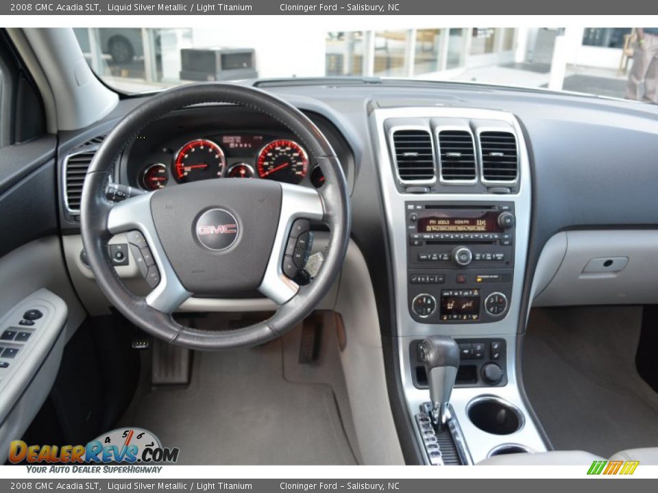 Dashboard of 2008 GMC Acadia SLT Photo #23