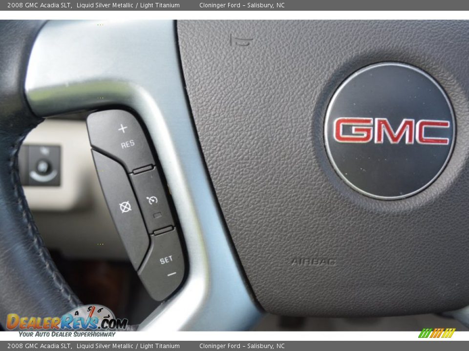 Controls of 2008 GMC Acadia SLT Photo #30