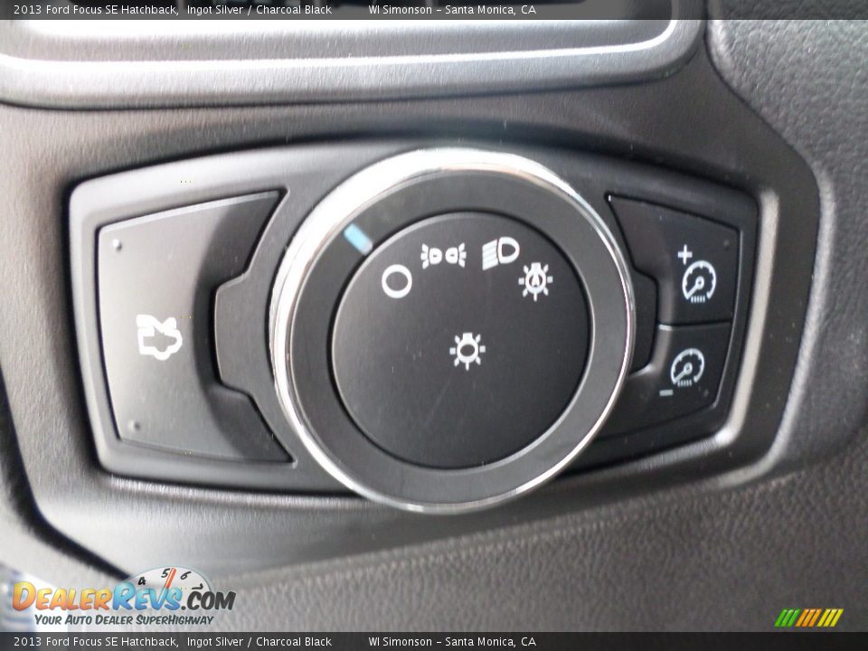 2013 Ford Focus SE Hatchback Ingot Silver / Charcoal Black Photo #9